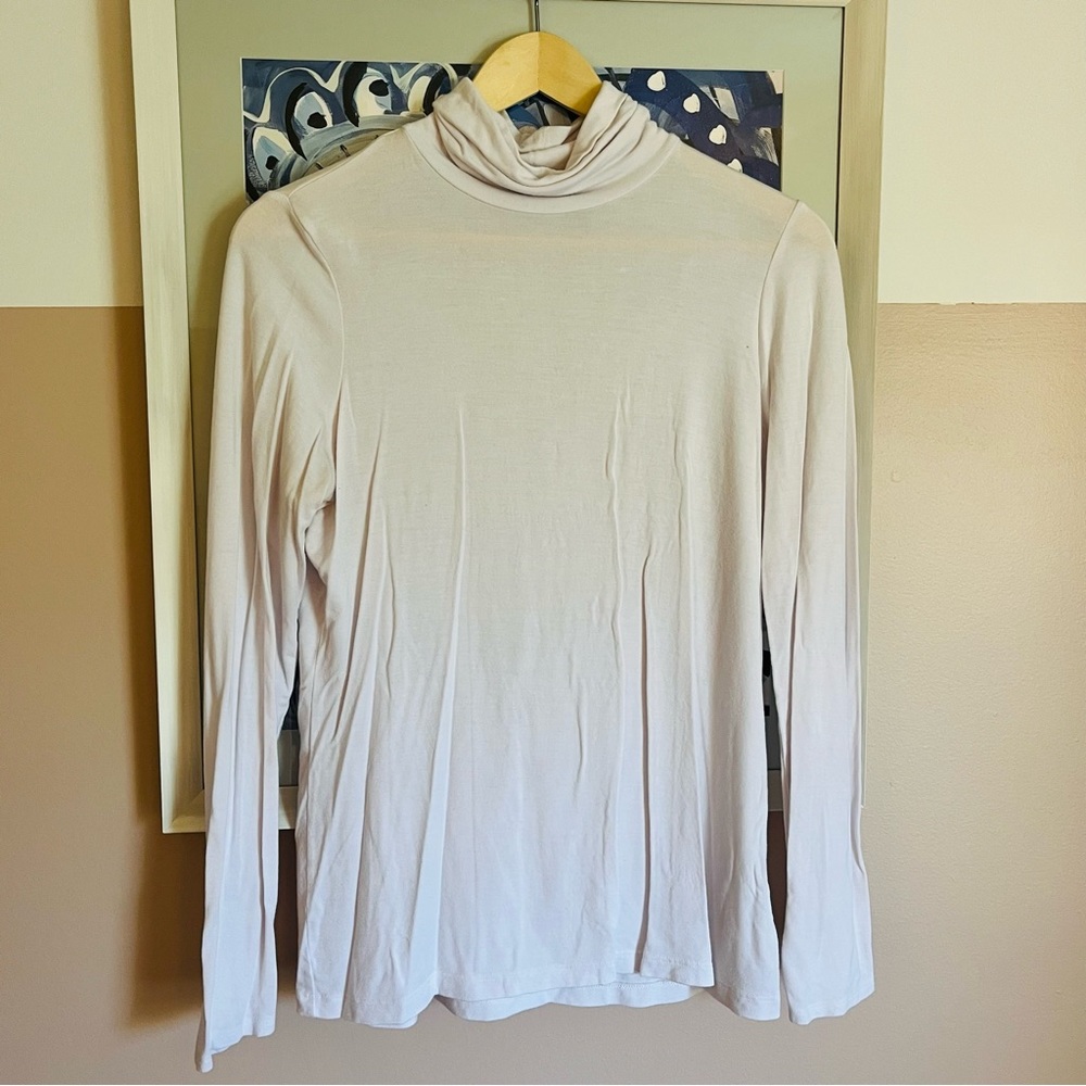 Tahari basics lightweight white turtleneck